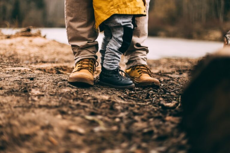 Titelbild zu „Wanderurlaub mit Baby – die besten Tipps“